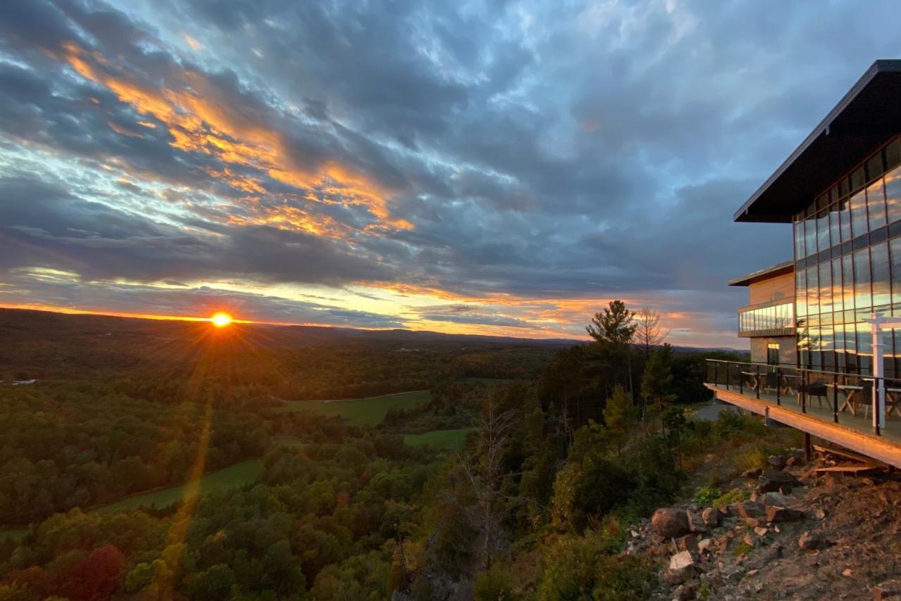 Auberge De La Montagne Coupee Saint Jean De Matha Экстерьер фото